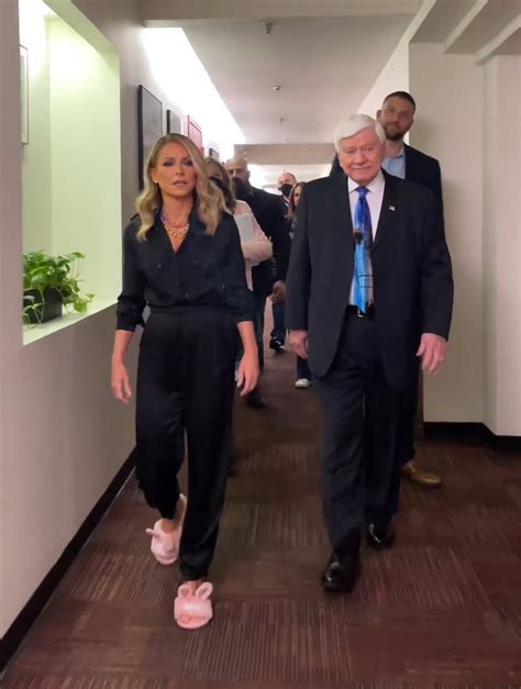 Kelly Ripa Fans Are Raving About The Stars New Look As The 52 Year Old