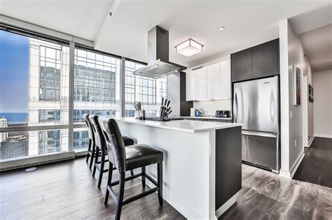 We hire local experts, such so unlike finding a backpage or craigslist rental, you can trust these apartments are verified and trustworthy. Chicago, Illinois Vacation Rental | OneEleven 3 Bedroom 06 ...