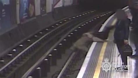 Horror Moment Commuter Shoved On To London Tube Tracks Caught On Camera Daily Record