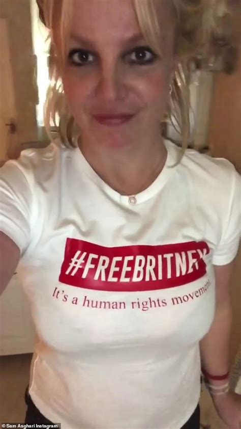 Britney Spears Models A Free Britney T Shirt Ahead Of Court Hearing