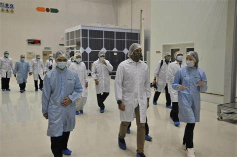 Pt angkasa pura ii (persero) (disingkat ap2 atau ap ii, diperdagangkan dengan nama bahasa inggris indonesia's airport company) adalah badan usaha milik negara yang bergerak di bidang pengelolaan dan pengusahaan bandar udara di indonesia. LAWATAN YBM KE KOMPLEKS TEKNOLOGI ANGKASA BANTING - Agensi ...