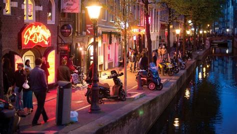 Popular points of interest near red light district b & b canal view include rembrandt house, dam square and basilica of st. Red Light District | Gezimanya