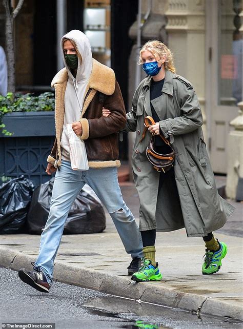 Pregnant Elsa Hosk And Tom Daly Look Happy In Love As They Stroll Arm