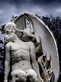 El Petó de la Mort | Cemetery statues, Cemetery art, Statue