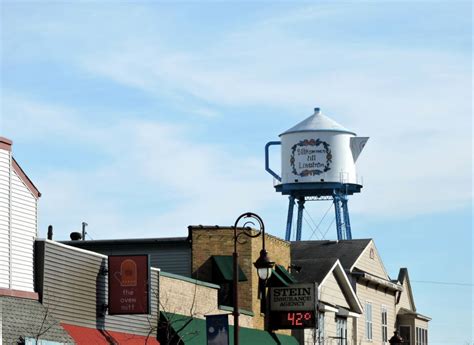 Solve Lindstrom Mn Water Tower Jigsaw Puzzle Online With 20 Pieces