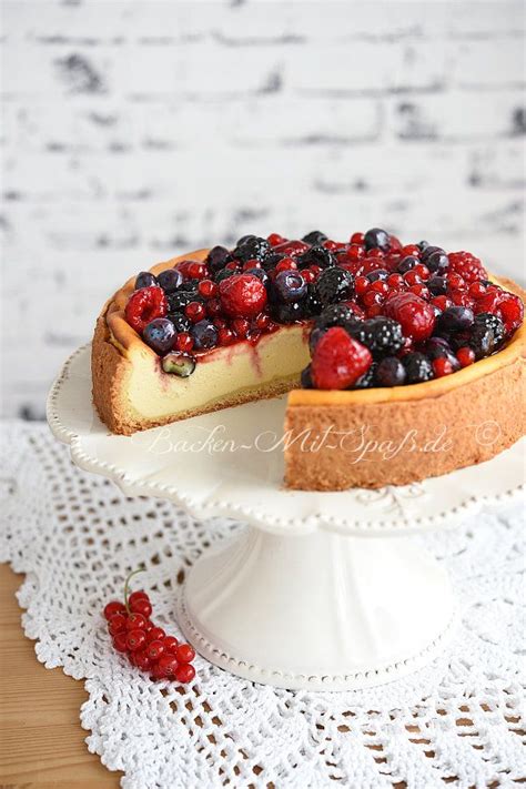 Zuckermischung nach und nach einrühren. Ricotta- Mascarpone- Käsekuchen | Rezept (mit Bildern ...