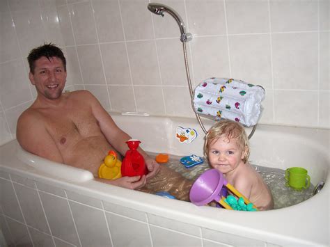 Nienke With Her Daddy In Bath Nienke And Ties Flickr