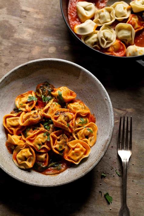 Rezept Tortelloni Mit Paprikasauce Pasta Nuova