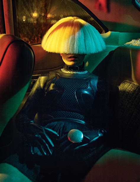 Sia Poses For Interview Spread Without Showing Her Face Cambio