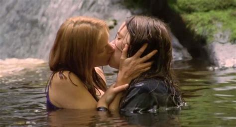 Emily Blunt Natalie Press Lesbian Kiss From My Summer Of Love Scandalpost