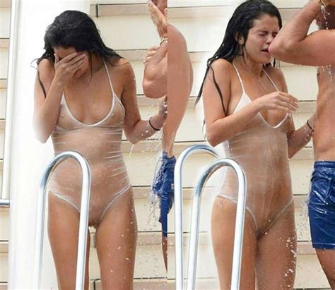 Selena Gomez Leaked Photos Talking And Tanning The Fappening Tv