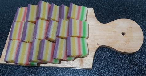 Rebus santan, dg gula pasir, garam, dan vanili cair hingga mendidih. Resep Kue Lapis Pelangi oleh Poppy Aini - Cookpad
