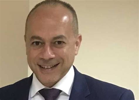 وأمضى مرسي عاماً واحداً في حكم مصر بعد انتخابه في أول انتخابات تعددية ديمقراطية إثر الثورة وصدرت أحكام بالإعدام والمؤبد ضد مرسي الذي واجه خمس محاكمات منذ إطاحة الجيش به. الليلة.. خالد صلاح ويوسف الحسيني في حلقة استثنائية على ...