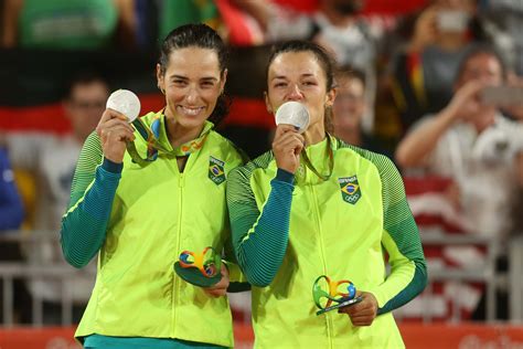 É permitida uma substituição por set. Jogos Olímpicos Rio 2016: Vôlei de Praia- Feminino- Brasil ...