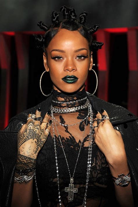 A true pop icon, robyn rihanna fenty is a singer, actress, and businesswoman from saint michael, barbados. Rihanna on Why Lil' Kim Is Her Ultimate '90s Beauty Icon ...
