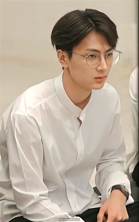 mimpi org pakai baju putih - Anne Black