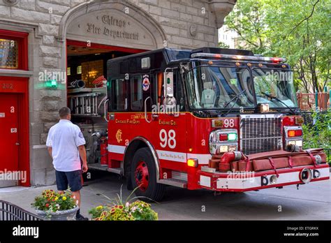 Fire Engine From The Chicago Fire Department With Firefighter Stock Photo Alamy