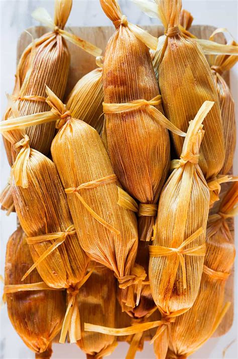 Tamales De Puerco En Salsa Roja