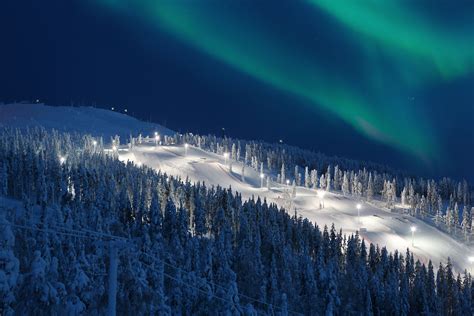 Skifahren Unter Nordlichtern In Finnland Skifi