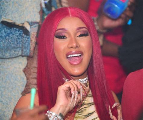 Cardi B Revealed Her Natural Face And Got Accused Of Getting Botched Plastic Surgery
