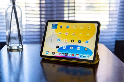 Apple Ipad 10th Gen Review Stuck In The Middle The Verge