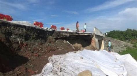 Jalan tol cipali mengalami ambles dan tidak bisa dilewati oleh kendaraan di km 122+400 arah jakarta. Tol Cipali di Purwakarta Ambles, Jembatan Terancam Ambruk - Regional Liputan6.com