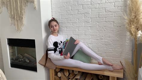 俄罗斯芭蕾体操小美女danatar的常服白体操裤商拍写真 4k压制哔哩哔哩bilibili