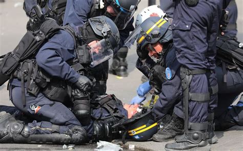 de plus en plus de policiers et gendarmes blessés en mission 15 en 2018 le parisien