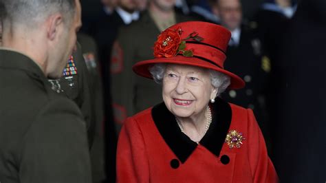 Queen Visits Hms Queen Elizabeth Ahead Of Its Major Military Deployment