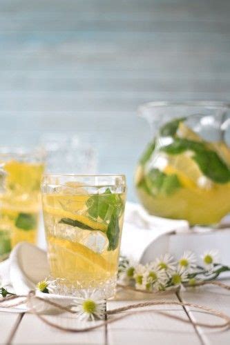 Maybe you would like to learn more about one of these? Limoncello-Spritz | Rezept | Minze limonade, Sangria, Rezepte