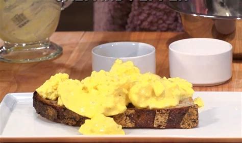 Martha Stewarts Secret Scrambled Eggs Hack Creates Mass Confusion