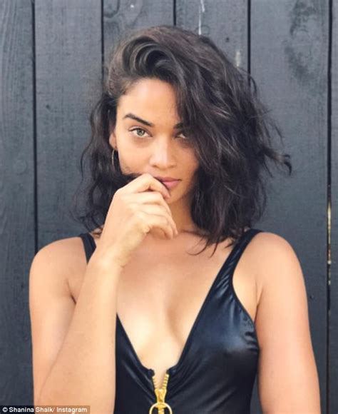 Shanina Shaik Goes Braless As She Flaunts Cleavage Daily Mail Online