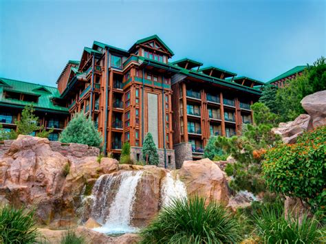The Best And Worst Reasons To Stay At Disneys Wilderness Lodge