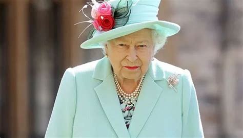 Queen Elizabeth Receives Royal Welcome As She Arrives At Balmoral Castle For Summer Break