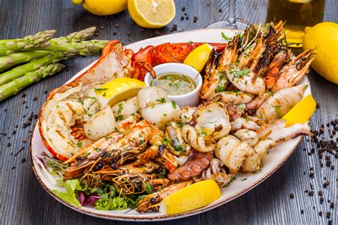 Top 5 Restaurants Where You Can Find the Best Seafood in Destin FL