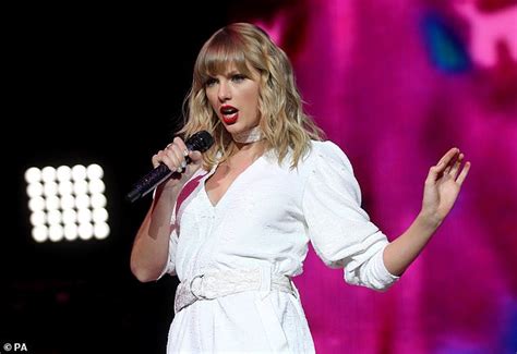Taylor Swift Publishes Playlist Titled Folklore The Escapism Chapter
