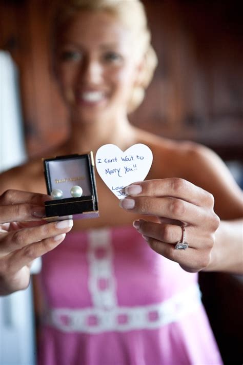 Giving wedding gifts to the grooms, shows you're behind them 100%, and wish them all the best for the future. Wedding day gift from Groom to Bride! So Cute! | Wedding ...