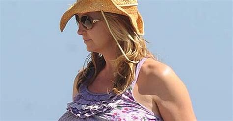 Pregnant Penny Lancaster Looks Swell As She Shows Off Her Bump For The