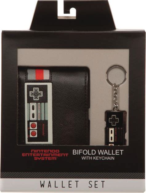 Nov168837 Nintendo Nes Controller Wallet And Keychain Set Previews World