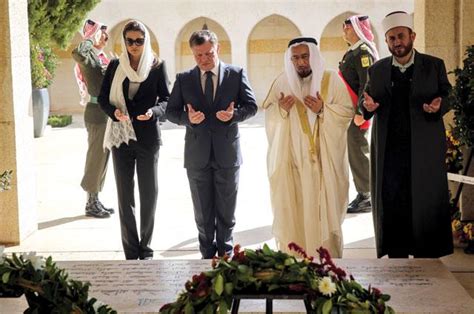King Queen Visit Tomb Of King Hussein Jordan Times