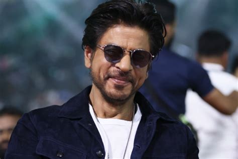 Jawan Shah Rukh Khan Stayed Up All Night To See Fans Attend Jawan Premiere At Mumbais Gaiety