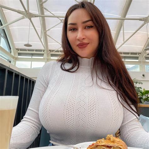 Who Is Louisa Khovanski Biography Wiki Height Weight Age Family Onlyfans Instagram