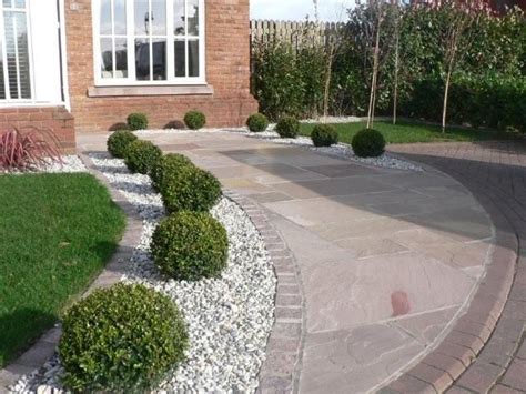 Driveway landscaping is making both your drive way and the areas around it look beautiful and appealing by using plants shrubs trees and flowerbeds to turn an otherwise dull driveway into a treat. #tiles | Front gardens, Front garden design, Yard landscaping