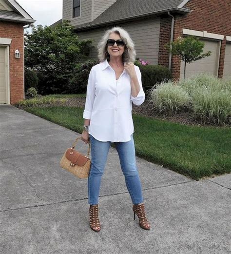 55 Best Stylish Outfits For Women Over 50 In 2020 With Images Stylish Outfits For Women Over