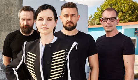 Dolores o'riordan, lead singer of irish band the cranberries, has died at age 46. The Cranberries Ungkap Perjuangan Band Pasca Kematian ...