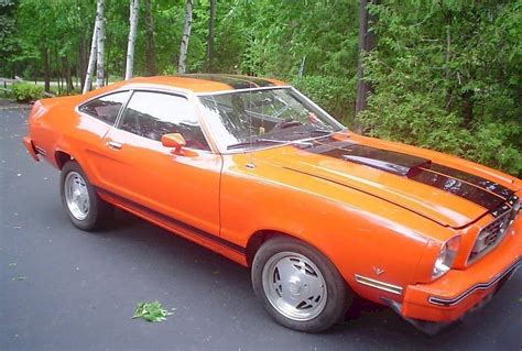 Vista Orange 1977 Ford Mustang