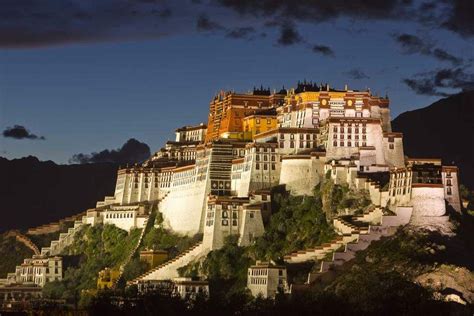 Potala Palace At Night Lhasa Tibet Night Scene Lhasa Dalai Lama