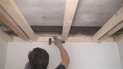 Rigips hutdeckenprofil direkbefestigung mit schrauben an der rohdecke/dachschräge unterkonstruktion bestehend aus: Die Trockenbau Unterkonstruktion - Metall- oder ...