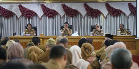 Pj Bupati Lambar Pimpin Rapat Pelaksanaan Perencanaan Dan Penganggaran