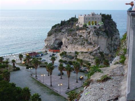 The current local time in tropea is 10 minuten ahead of apparent solar time. Tropea Kalabrien | Tropea kalabrien, Kalabrien